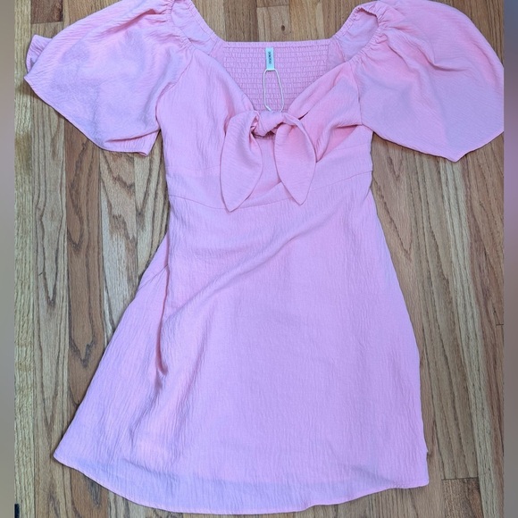 Dokotoo Pink Mini Dress V Neck Short Sleeve Tie Back Dress Size M - Picture 3 of 9
